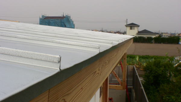 屋根 ガルバニュウム鋼板