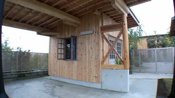 完成した木組み車庫