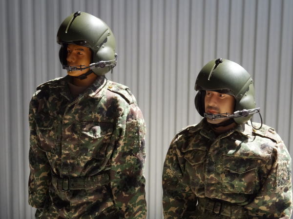 ヘルメット（スイス） 戦闘服（台湾） 素体（日本）