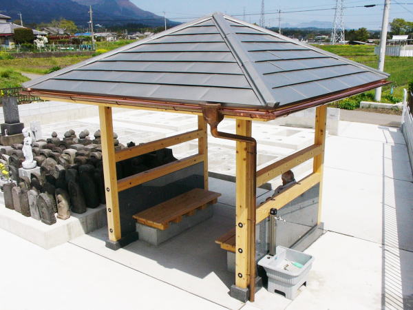 屋根 ステンレス葺き 樋は銅
