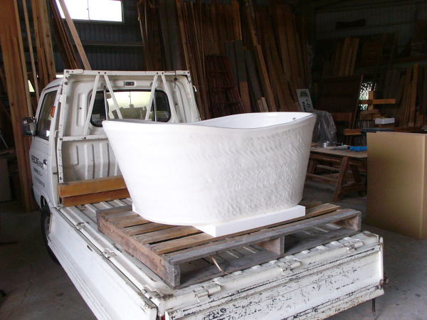 120キロの陶器浴槽